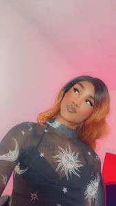 Kendall_hornyy Cheeky minx 😈 with radiant heat 🪬💥 Pic 3