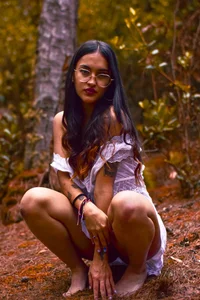 Scarlett-velvet The light of the forest, the breeze on my skin, and you on my mind ✨🌿 Poză 4