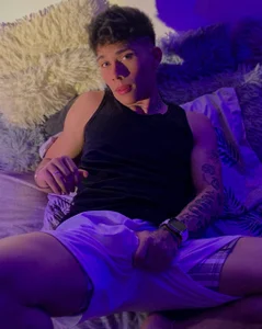 thiagomurphyy NEON 💙💜 Pic