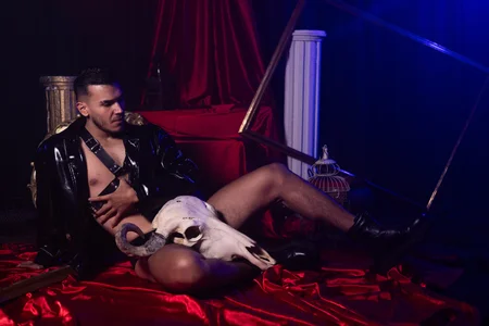 MarkSantozz The 80's, sensuality and pleasure🖤⚡ Pic