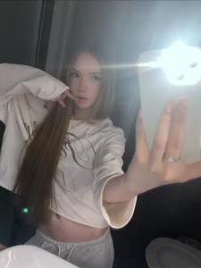 TondaNero pale girl Pic 3