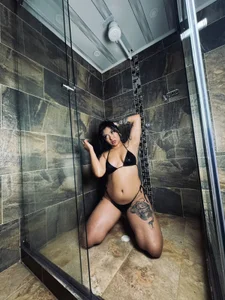 victoriia_thompson I'm sure you'd love to take a shower with me. 😋 Pic 4