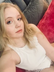 EmilyEvanse 🌸🌸🌸 Pic 2