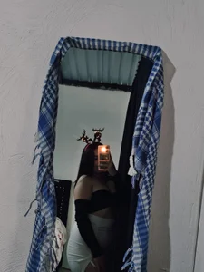 SweatedDelacroix Public Foto 4