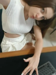 MercBoone: I'm most comfortable in white ( 2 фото)