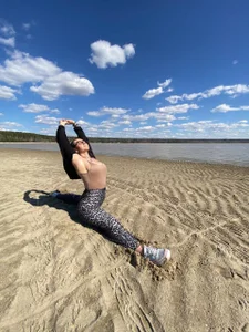 I'm doing the splits! Look how flexible I am!