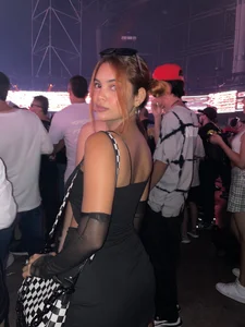 HannahEvanss Public  2টি ছবি