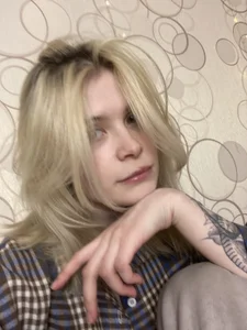 CarleySuski Dangerously beautiful Pic 2