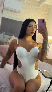 AriRobert_ This white body makes me feel so sexy Pic 3