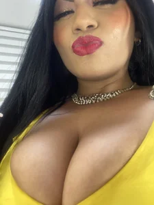 MeganBlazze New yellow dress! 💛 Gambar