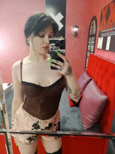 _Alison__ All Eyes on Me Immagine  2