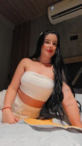 evelin_lopezzの"I don't show everything... I let you imagine it."の 4枚の写真