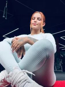 ZharaRousse Public Pic 3