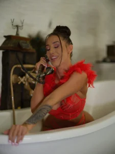 Evelyn_Evyyy Red poison 😋 Foto 2