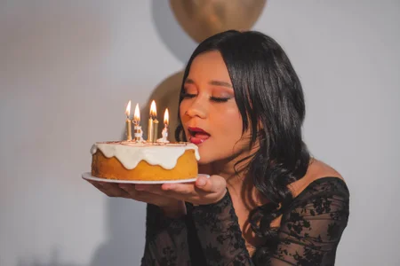 alisson_sanders Happy birthday for me 🎂🍾🎈 Pic 5