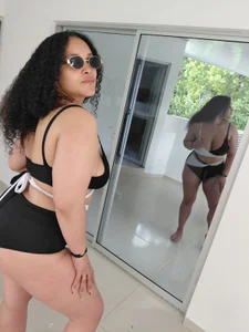 ivonne_diaz1 POOL PARTY DAY🛟🌞🕶️🍸🌴 Immagine  2