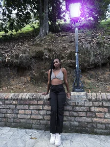 Public de ahvi_ebony  4 photos