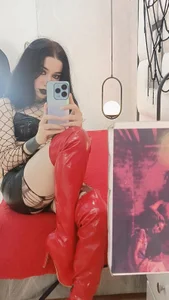 You would like to see what I have under this let your imagination fly and let it know 🥵 de alixxon1  4 photos