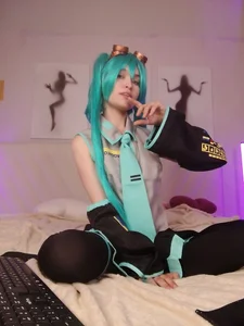 Emily_Strikeee cosplay Hatsune Miku Pic 4