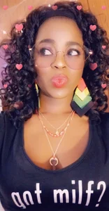 SimoneSavage Public Pic 6