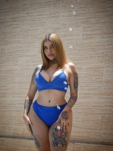 The sun is just as radiant as I am when I feel pretty de TRIOGOALS3  2 photos