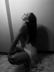 samarha_xue Black And White 2 🖤🤍 Pic 3