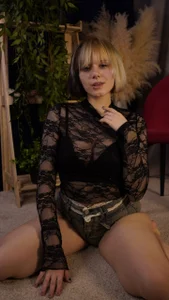 KellePourier erotic mood color Bilde 5