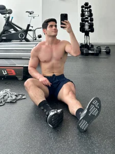 ReyGero145's Gym Sex Photo 2