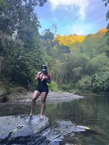 cami_rouxxx_for a walk to the river 🍒❤图片 4