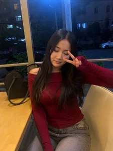 BarbaraObrien red blouse Pic