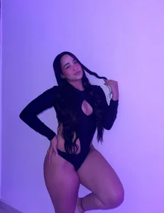 kathy_bakerr Black my favorite color Foto 4