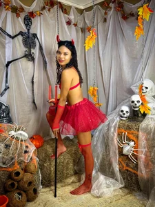 GysellHansonのHotter Than Hell” 😈の 2枚の写真