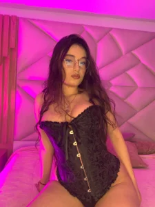 Ivory_Dlacour 🖤🩶🖤 - {count, plural, one {תמונה אחת} two {שתי תמונות} many {# תמונות} other {# תמונות}}