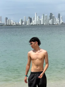 AronTawers 🔥Heat, sun and wet skin🔥 Pic 4