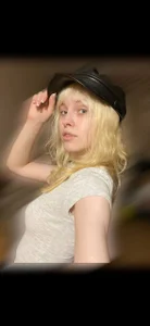 HannahHollis 你知道這裡寫的是什麼嗎？ Pic