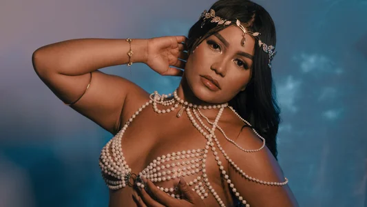 kassia_kim Golden Muse ✨ Pic