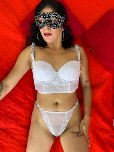 very hot and wet od sarahhernandez  5 snímek