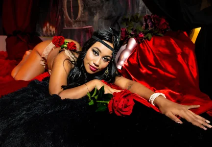thalia_nichols rose Pic 3