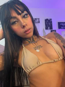 cassie_miss kullanıcısının Goddess look and irresistible charm... 💋🐍 Are you ready to fall under my spell? 🔥 albümü -  4 fotoğraf