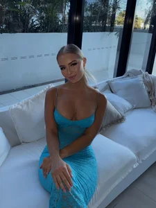 Little bit of me x de bbybree  2 Imagens