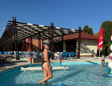 LexyFox2 kullanıcısının Pool day albümü -  2 fotoğraf