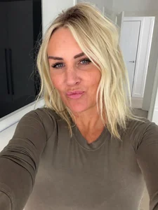 BlondeBusty-Carmen45 Just me Gambar