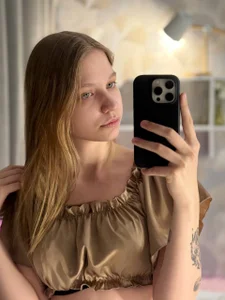 HollyGibson my home vibe Pic