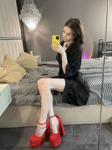 Wanda_Wild My heels 👠 Pic 3