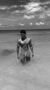 TianBrooks TianBrooks  2টি ছবি