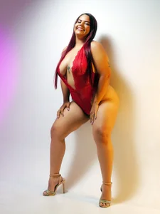 Public de CinthiaHall_  2 Imagens