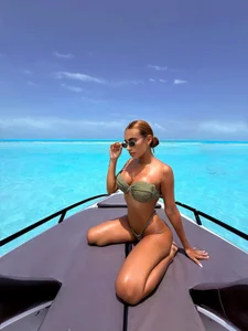 DannaCruz Where am I happy🌊🦋🥥🤍 Εικόνα 4