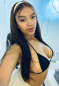 Zdjęcia GabyMoreau Gaby hot and sporty 😍👟: 