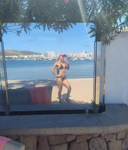 SharonSander: sexy bikini 🔥👙 ( 2 фото)