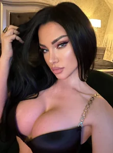 Amber_Luna Public Pic 2